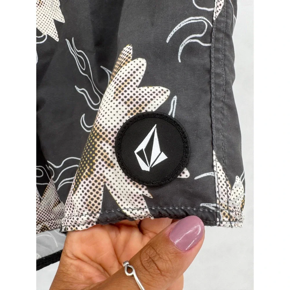 Volcom Mens Floral Flame Board Shorts Black White Swim Trunks Size S